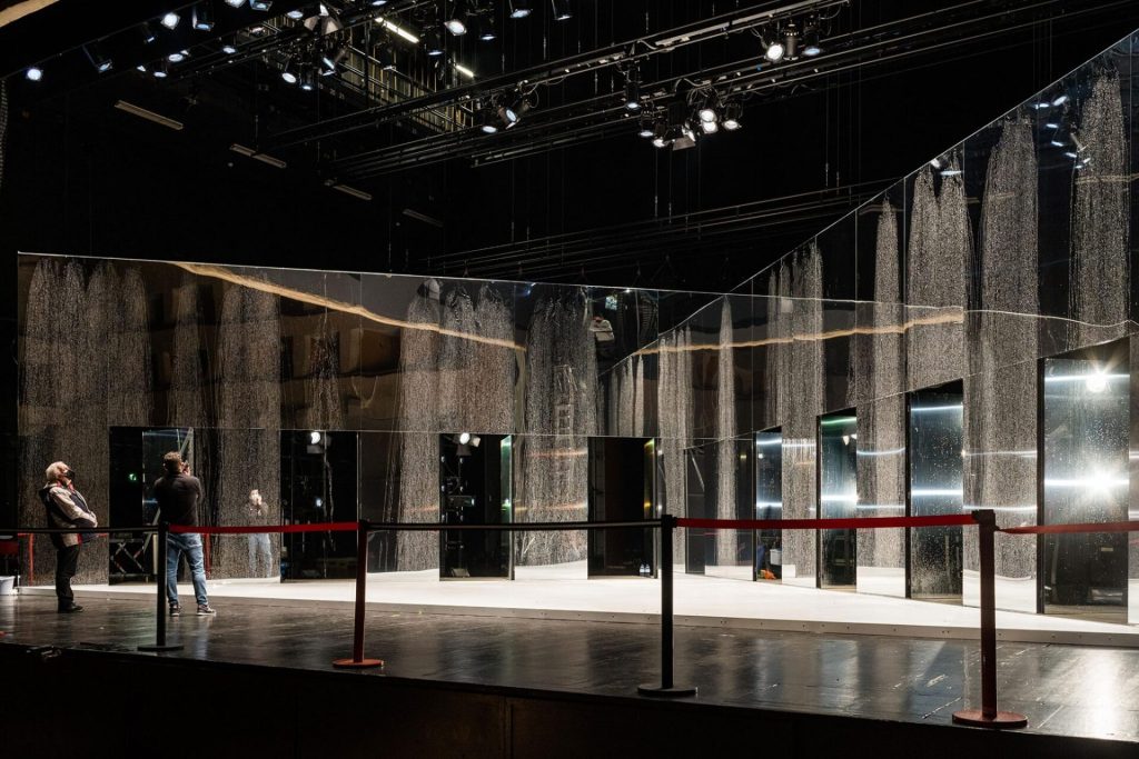 Artworks: Dancing to the sound of the machines
