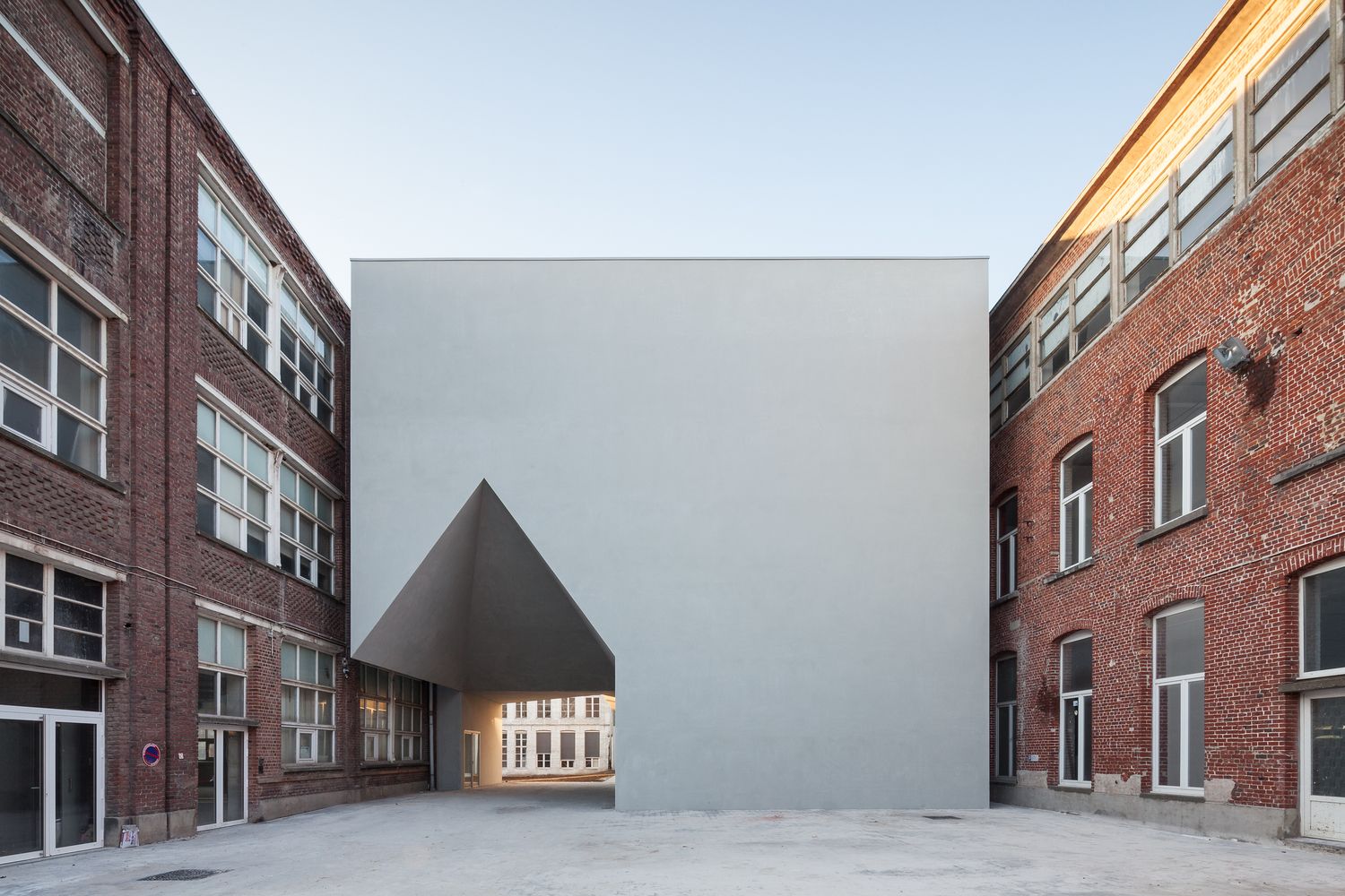 Architecture Faculty in Tournai | Aires Mateus | © Tim Van de Velde