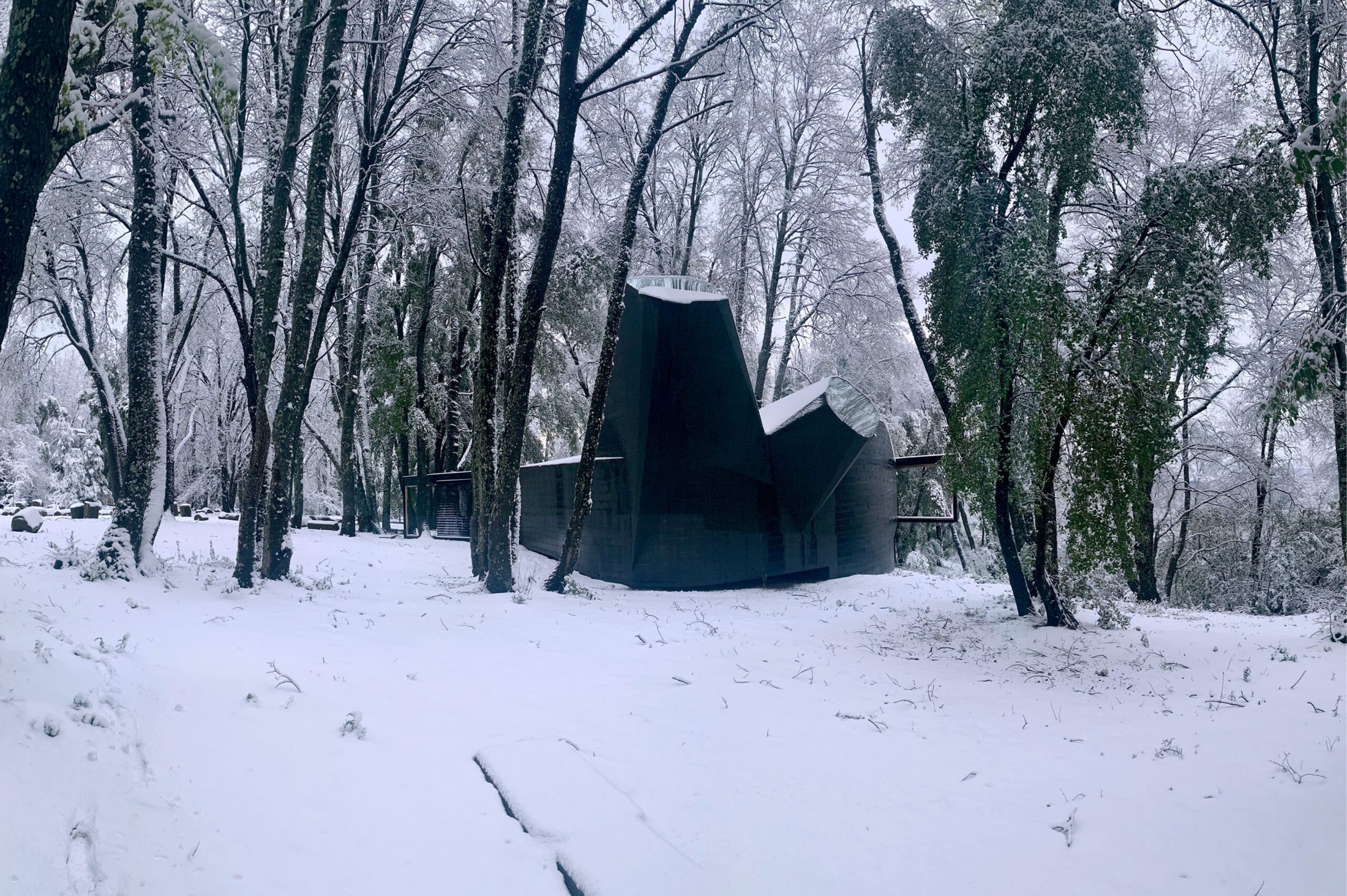 House_for_the_Poem_of_the_Right_Angle_1_courtesy of Smiljan Radić